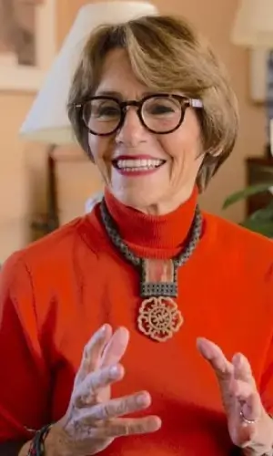 photo-tall-lynne-twist